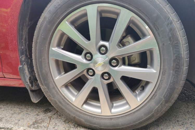 Used Chevrolet Malibu 2017 1.5T Automatic Luxury Edition Right Front Wheel Hub