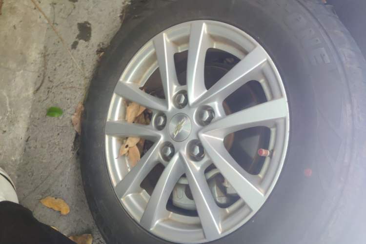 Used Chevrolet Malibu 2017 1.5T Automatic Comfort Edition Right Front Wheel Hub
