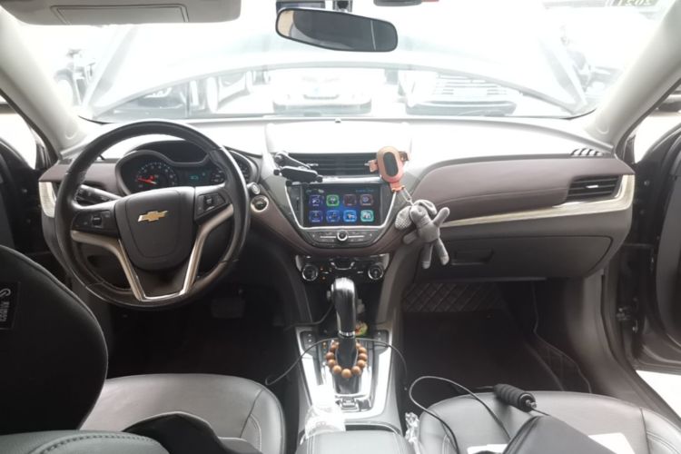 Used Chevrolet Malibu 2017 1.5T Automatic Luxury Edition Center Console