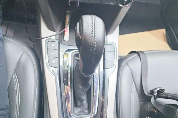 Used Chevrolet Malibu 2017 1.5T Automatic Luxury Edition Gear Lever