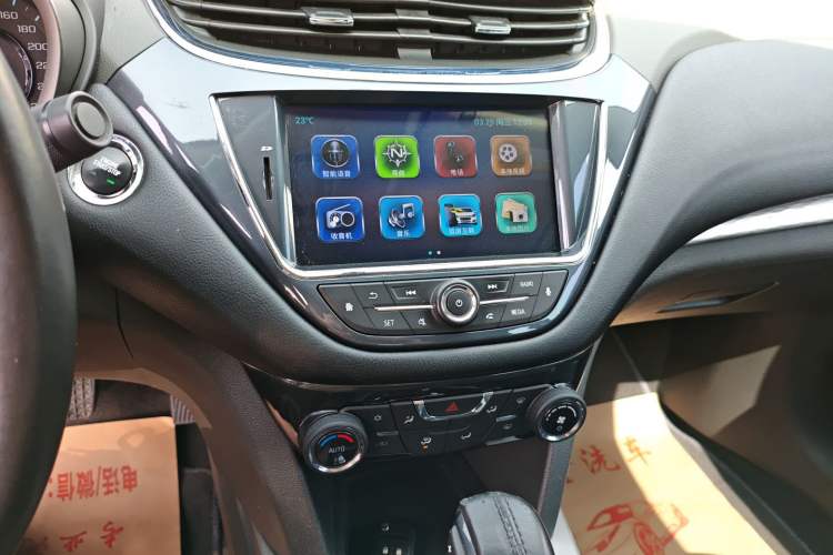 Used Chevrolet Malibu 2017 1.5T Automatic Luxury Edition Audio And AC Panel