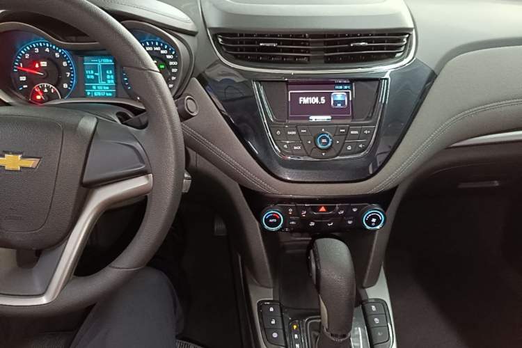 Used Chevrolet Malibu 2017 1.5T Automatic Comfort Edition Audio And AC Panel