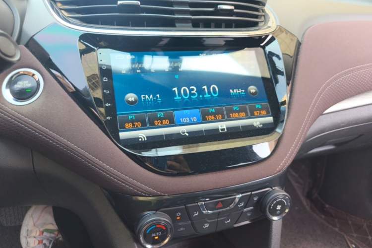 Used Chevrolet Malibu 2017 1.5T Automatic Luxury Edition Audio And AC Panel