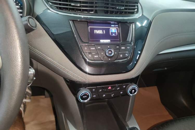 Used Chevrolet Malibu 2017 1.5T Automatic Comfort Edition Audio And AC Panel