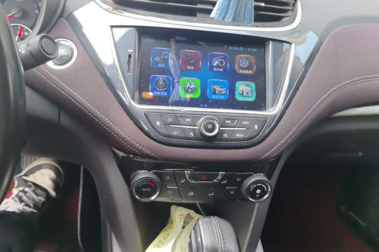 Used Chevrolet Malibu 2017 1.5T Automatic Luxury Edition Audio And AC Panel