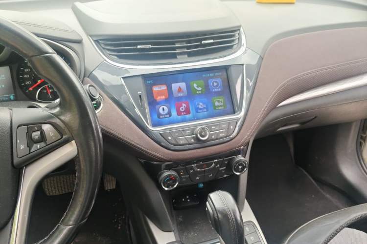 Used Chevrolet Malibu 2017 1.5T Automatic Luxury Edition Audio And AC Panel