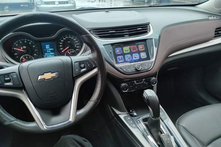 Used Chevrolet Malibu 2017 1.5T Automatic Luxury Edition Audio And AC Panel