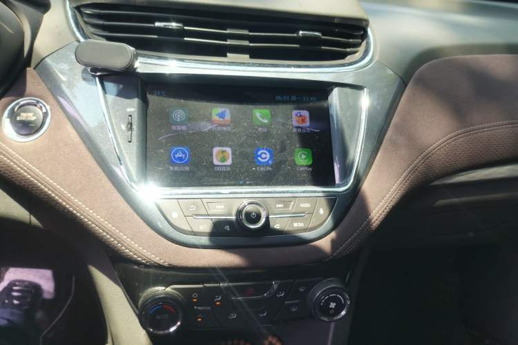 Used Chevrolet Malibu 2017 1.5T Automatic Luxury Edition Audio And AC Panel