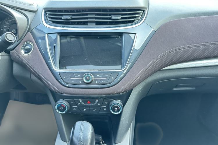 Used Chevrolet Malibu 2017 1.5T Automatic Luxury Edition Audio And AC Panel