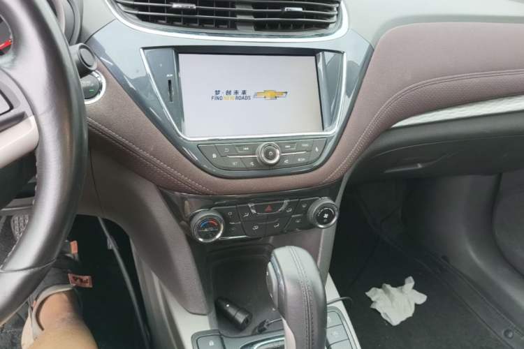 Used Chevrolet Malibu 2017 1.5T Automatic Luxury Edition Audio And AC Panel