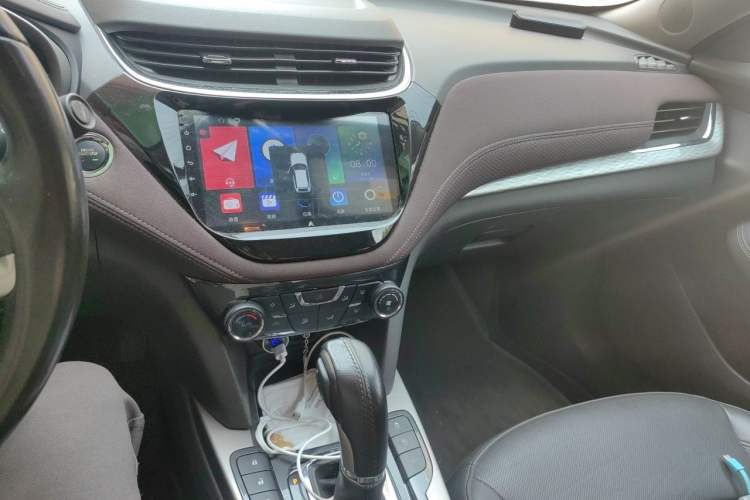 Used Chevrolet Malibu 2017 1.5T Automatic Luxury Edition Audio And AC Panel