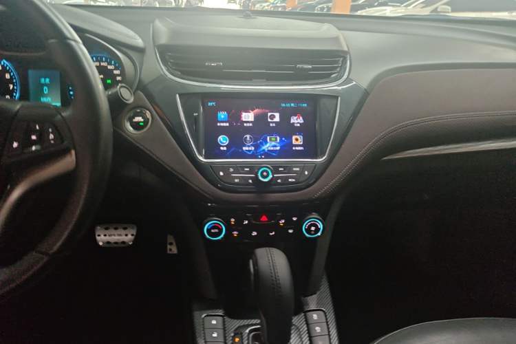 Used Chevrolet Malibu 2017 1.5T Automatic Luxury Edition Audio And AC Panel