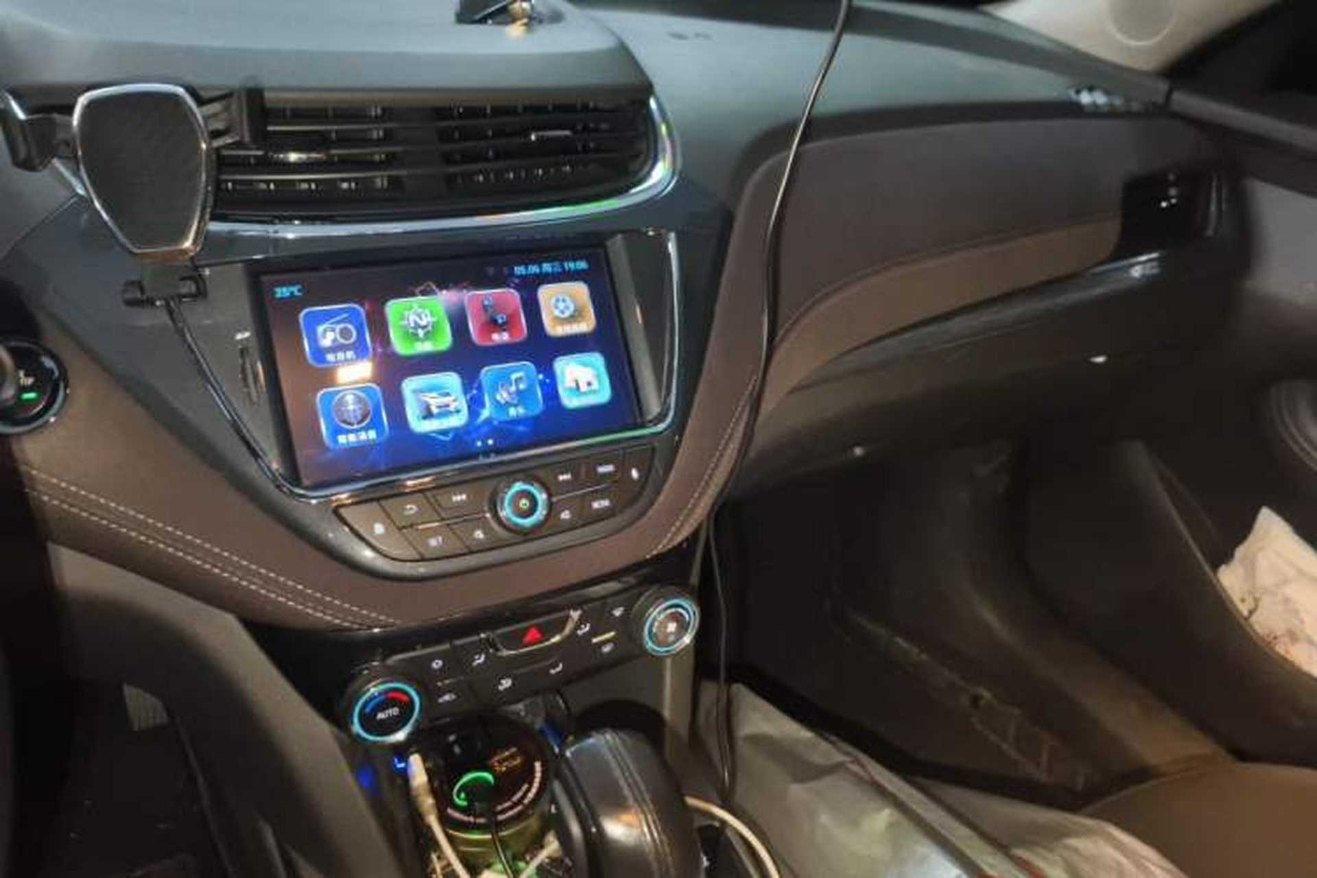 Used Chevrolet Malibu 2017 1.5T Automatic Luxury Edition Audio And AC Panel