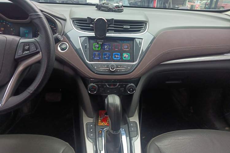 Used Chevrolet Malibu 2017 1.5T Automatic Luxury Edition Audio And AC Panel