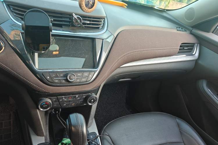 Used Chevrolet Malibu 2017 1.5T Automatic Luxury Edition Audio And AC Panel