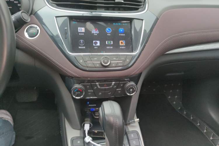 Used Chevrolet Malibu 2017 1.5T Automatic Luxury Edition Audio And AC Panel