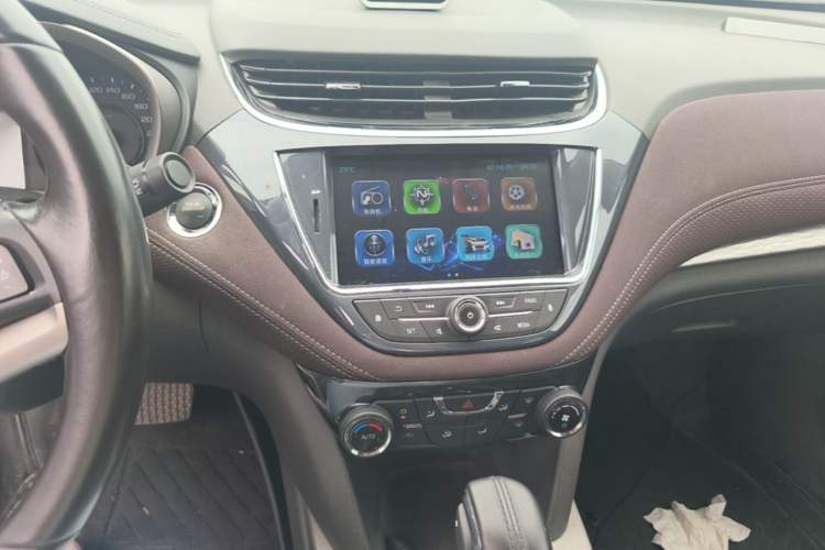Used Chevrolet Malibu 2017 1.5T Automatic Luxury Edition Audio And AC Panel