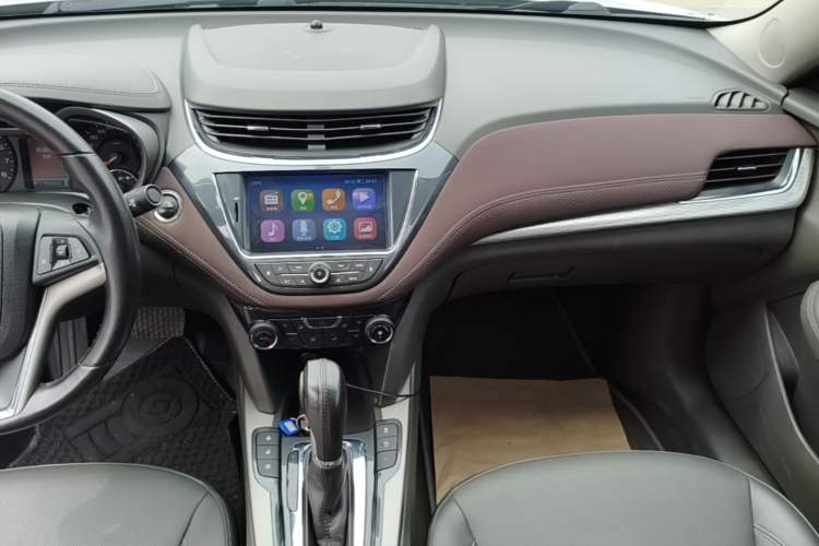 Used Chevrolet Malibu 2017 1.5T Automatic Luxury Edition Audio And AC Panel
