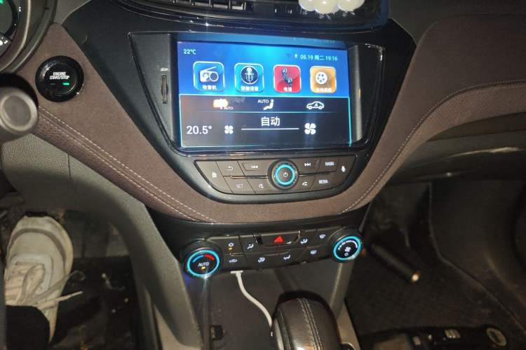 Used Chevrolet Malibu 2017 1.5T Automatic Luxury Edition Audio And AC Panel