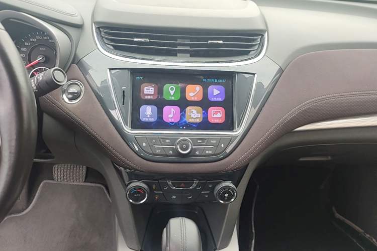 Used Chevrolet Malibu 2017 1.5T Automatic Luxury Edition Audio And AC Panel