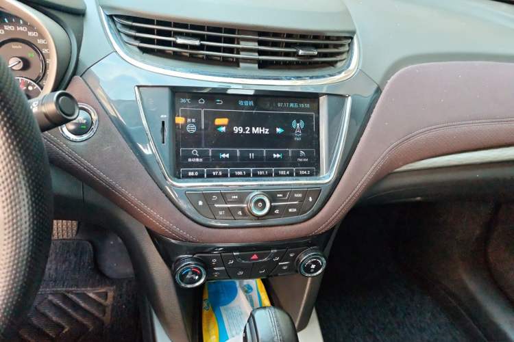 Used Chevrolet Malibu 2017 1.5T Automatic Luxury Edition Audio And AC Panel