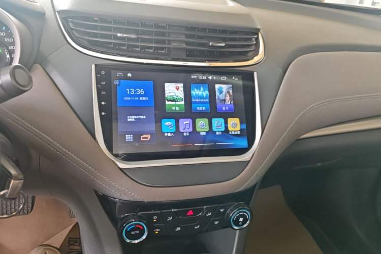 Used Chevrolet Malibu 2017 1.5T Automatic Comfort Edition Audio And AC Panel