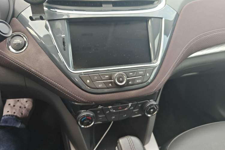 Used Chevrolet Malibu 2017 1.5T Automatic Luxury Edition Audio And AC Panel
