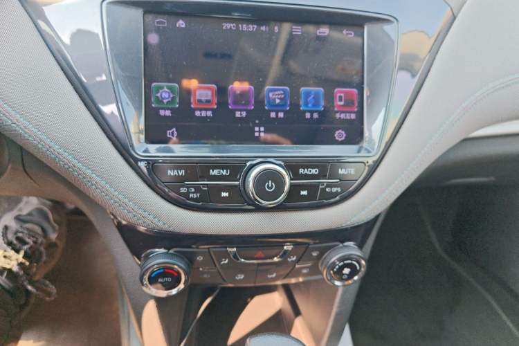 Used Chevrolet Malibu 2017 1.5T Automatic Comfort Edition Audio And AC Panel