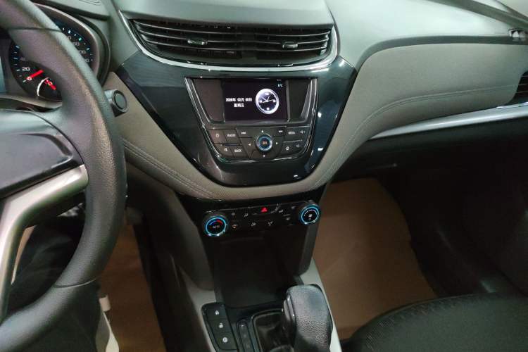 Used Chevrolet Malibu 2017 1.5T Automatic Comfort Edition Audio And AC Panel