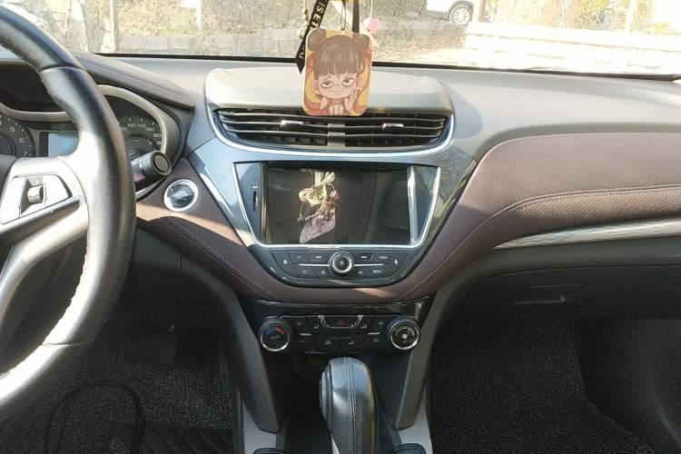 Used Chevrolet Malibu 2017 1.5T Automatic Luxury Edition Audio And AC Panel