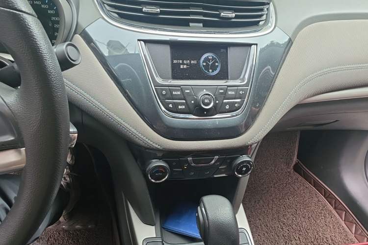 Used Chevrolet Malibu 2017 1.5T Automatic Comfort Edition Audio And AC Panel