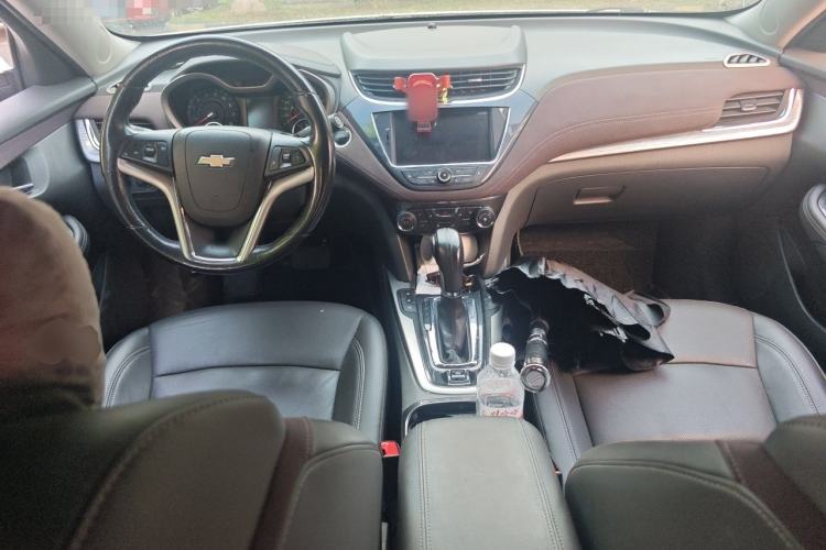 Used Chevrolet Malibu 2017 1.5T Automatic Luxury Edition Center Console