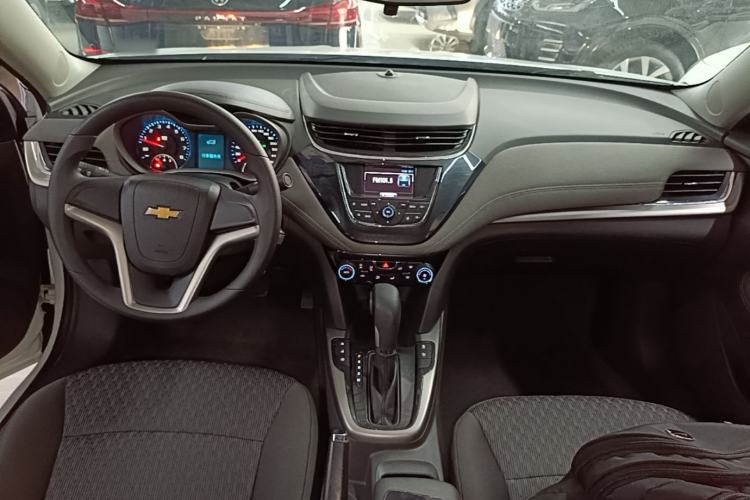 Used Chevrolet Malibu 2017 1.5T Automatic Comfort Edition Center Console