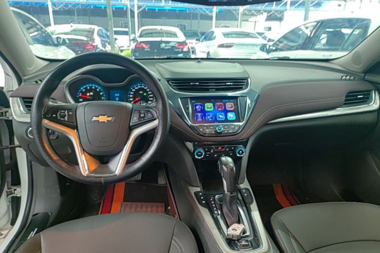Used Chevrolet Malibu 2017 1.5T Automatic Luxury Edition Center Console