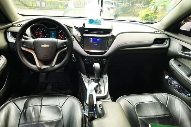 Used Chevrolet Malibu 2017 1.5T Automatic Comfort Edition Center Console