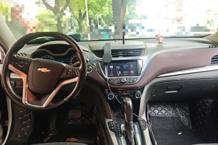 Used Chevrolet Malibu 2017 1.5T Automatic Luxury Edition Center Console