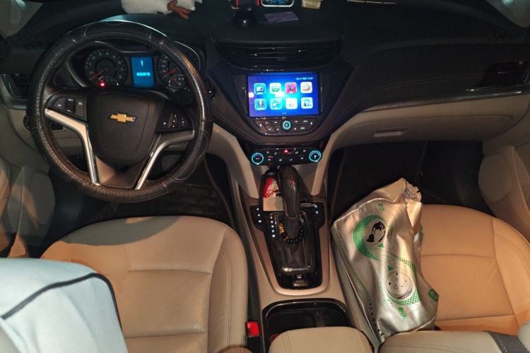 Used Chevrolet Malibu 2017 1.5T Automatic Luxury Edition Center Console