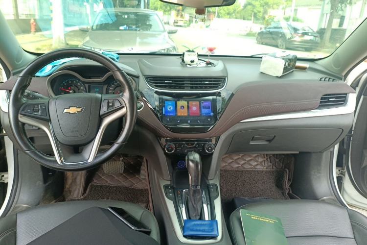 Used Chevrolet Malibu 2017 1.5T Automatic Luxury Edition Center Console