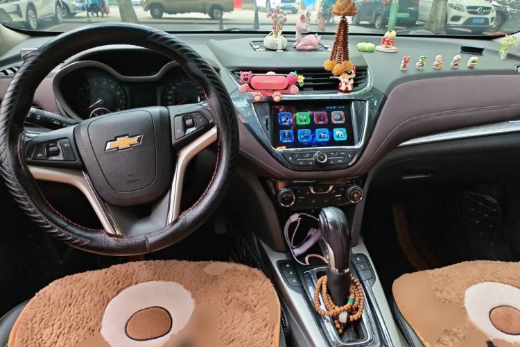 Used Chevrolet Malibu 2017 1.5T Automatic Luxury Edition Center Console