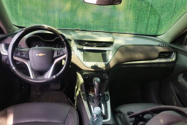 Used Chevrolet Malibu 2017 1.5T Automatic Luxury Edition Center Console