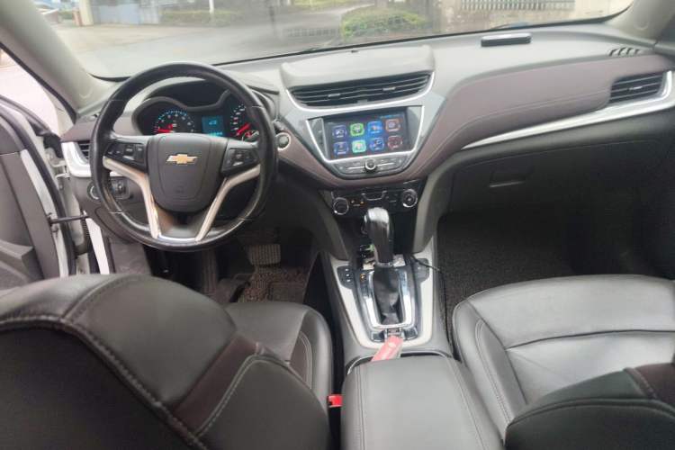 Used Chevrolet Malibu 2017 1.5T Automatic Luxury Edition Center Console