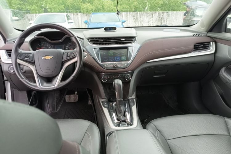 Used Chevrolet Malibu 2017 1.5T Automatic Luxury Edition Center Console