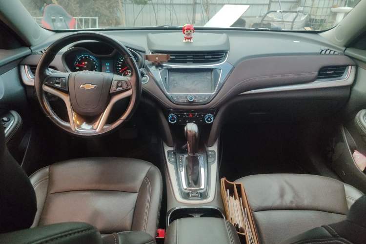 Used Chevrolet Malibu 2017 1.5T Automatic Luxury Edition Center Console