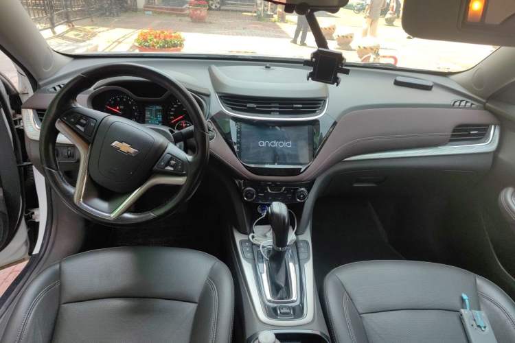 Used Chevrolet Malibu 2017 1.5T Automatic Luxury Edition Center Console