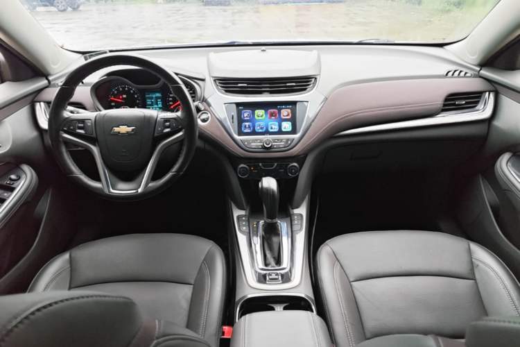 Used Chevrolet Malibu 2017 1.5T Automatic Luxury Edition Center Console