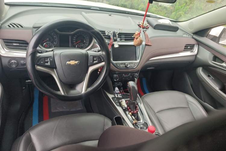 Used Chevrolet Malibu 2017 1.5T Automatic Luxury Edition Center Console