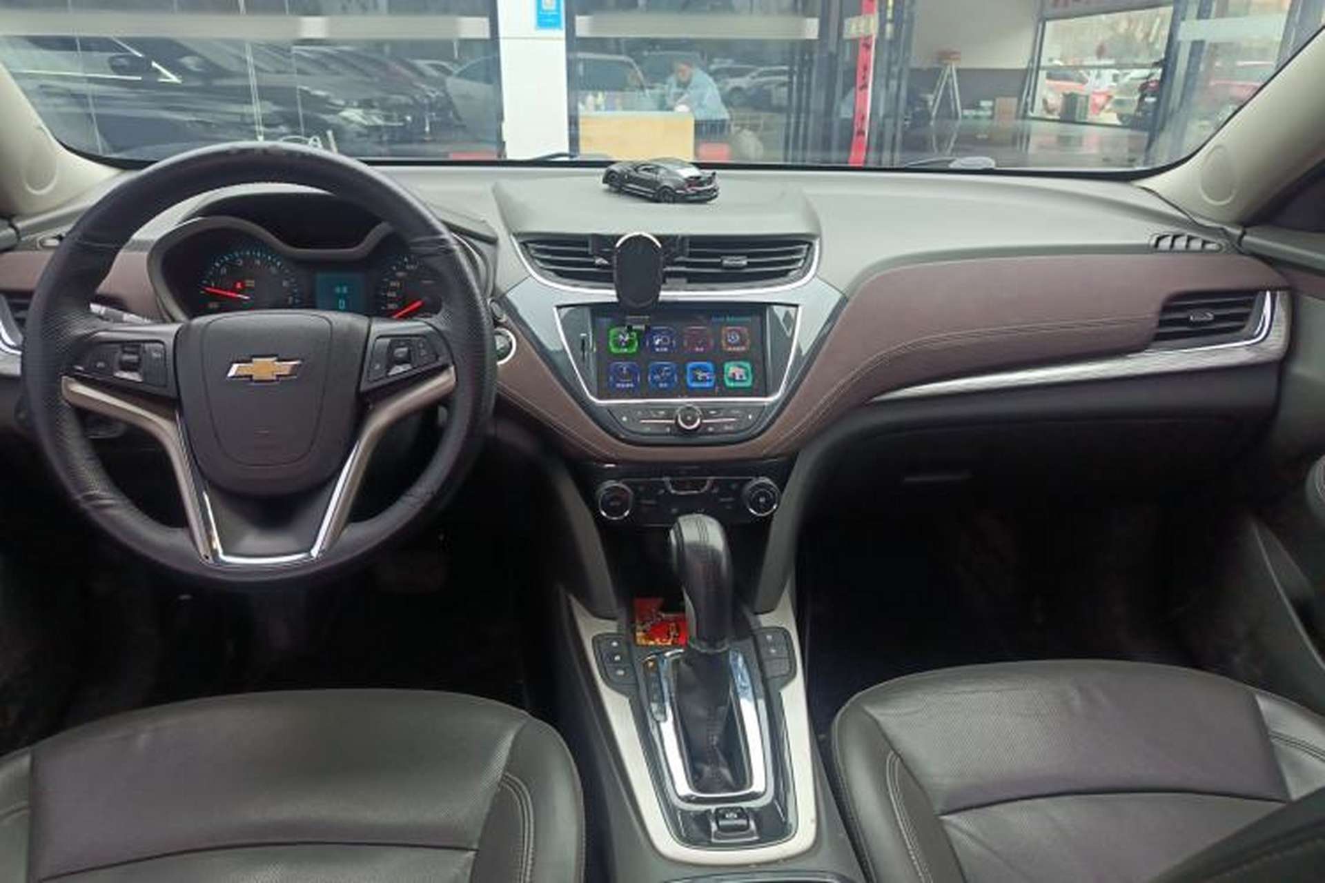 Used Chevrolet Malibu 2017 1.5T Automatic Luxury Edition Center Console