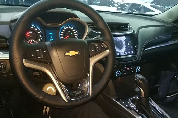 Used Chevrolet Malibu 2017 1.5T Automatic Luxury Edition Center Console