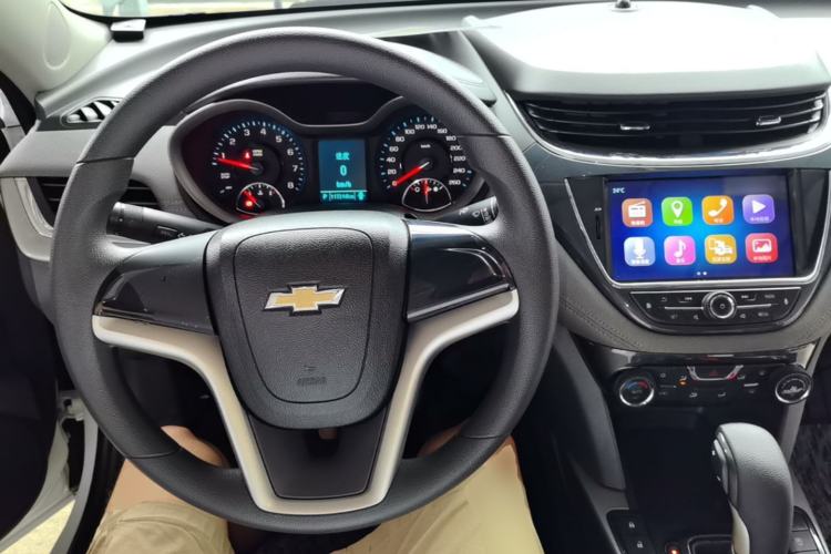 Used Chevrolet Malibu 2017 1.5T Automatic Comfort Edition Center Console