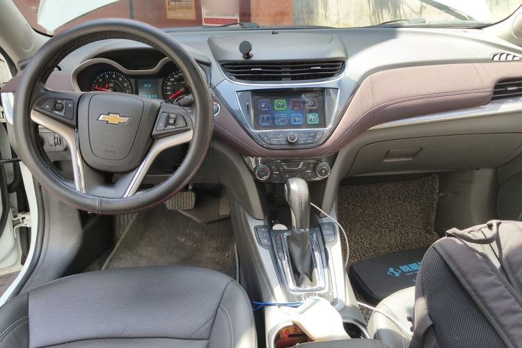Used Chevrolet Malibu 2017 1.5T Automatic Luxury Edition Center Console